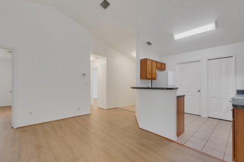 Снять в аренду квартиру в Себастьян, Флорида 3 комнаты, 110.65м2, № 2087204 - фото 4