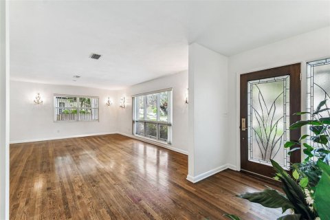 House in Tampa, Florida 3 bedrooms, 215.35 sq.m. № 2101966 - photo 5