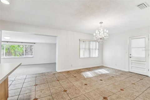 House in Tampa, Florida 3 bedrooms, 215.35 sq.m. № 2101966 - photo 13