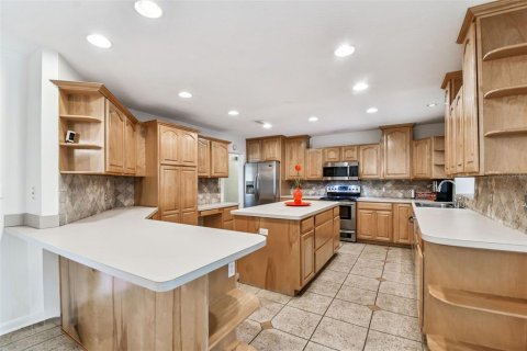 House in Tampa, Florida 3 bedrooms, 215.35 sq.m. № 2101966 - photo 4