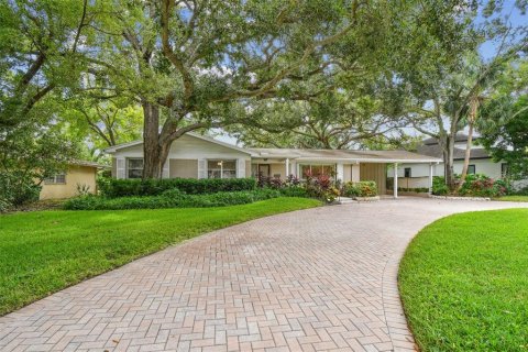 House in Tampa, Florida 3 bedrooms, 215.35 sq.m. № 2101966