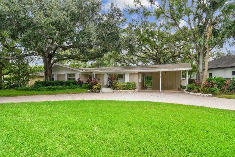 House in Tampa, Florida 3 bedrooms, 215.35 sq.m. № 2101966 - photo 2