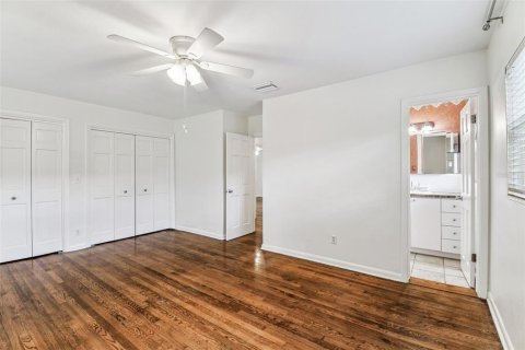 House in Tampa, Florida 3 bedrooms, 215.35 sq.m. № 2101966 - photo 16
