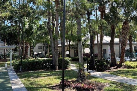 Condo in Lauderdale Lakes, Florida, 2 bedrooms  № 1692568 - photo 13