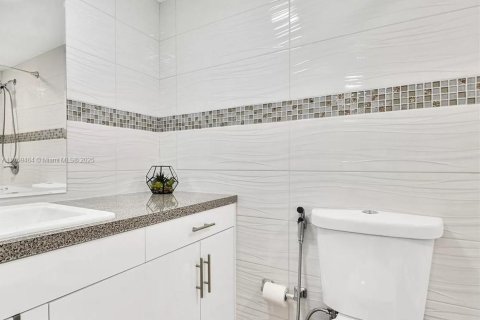 Condo in Lauderdale Lakes, Florida, 2 bedrooms  № 1692568 - photo 4