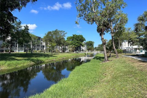Condo in Lauderdale Lakes, Florida, 2 bedrooms  № 1692568 - photo 10