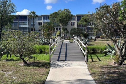 Condo in Lauderdale Lakes, Florida, 2 bedrooms  № 1692568 - photo 15