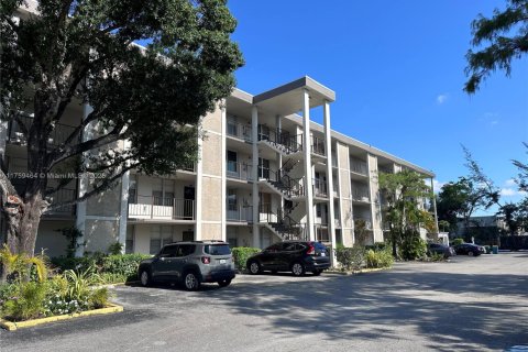 Condo in Lauderdale Lakes, Florida, 2 bedrooms  № 1692568 - photo 7