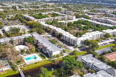 Condo in Lauderdale Lakes, Florida, 2 bedrooms  № 1692568 - photo 18