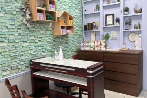 Propiedad comercial en venta en Miami, Florida № 1881855 - foto 4