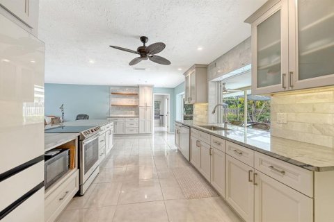 Villa ou maison à vendre à Sarasota, Floride: 3 chambres, 169.27 m2 № 2427195 - photo 18
