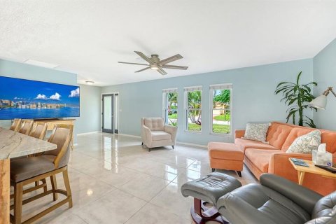 Villa ou maison à vendre à Sarasota, Floride: 3 chambres, 169.27 m2 № 2427195 - photo 10