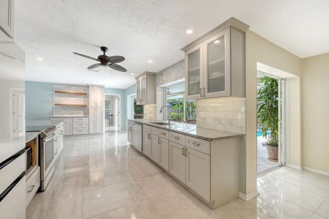 Villa ou maison à vendre à Sarasota, Floride: 3 chambres, 169.27 m2 № 2427195 - photo 17
