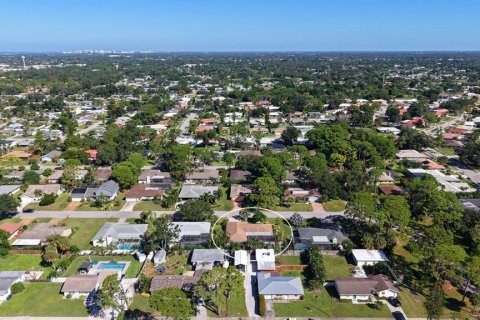Villa ou maison à vendre à Sarasota, Floride: 3 chambres, 169.27 m2 № 2427195 - photo 8