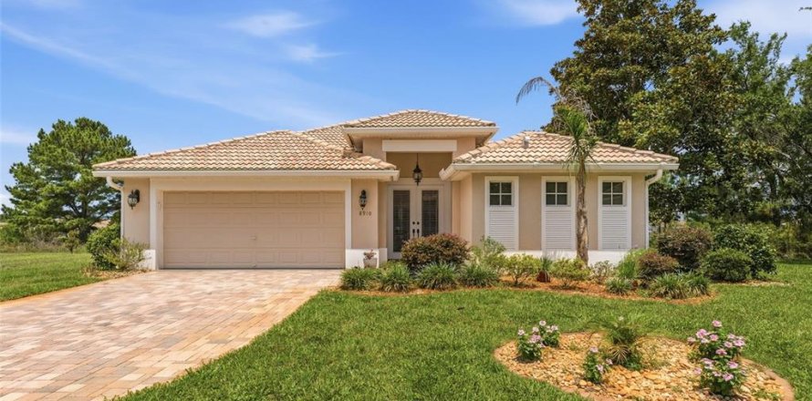 House in Weeki Wachee, Florida 3 bedrooms, 160.91 sq.m. № 2213231