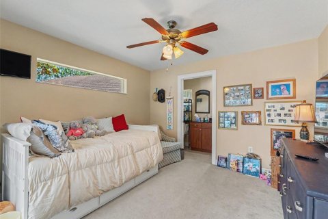 House in Weeki Wachee, Florida 3 bedrooms, 160.91 sq.m. № 2213231 - photo 9