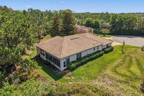House in Weeki Wachee, Florida 3 bedrooms, 160.91 sq.m. № 2213231 - photo 3