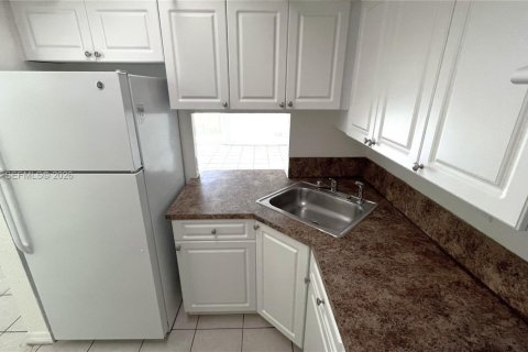 Condo in Miami, Florida, 1 bedroom  № 2045170 - photo 4