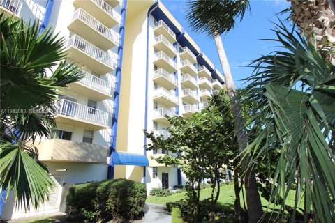 Condo in Miami, Florida, 1 bedroom  № 2045170