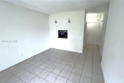 Condo in Miami, Florida, 1 bedroom  № 2045170 - photo 2