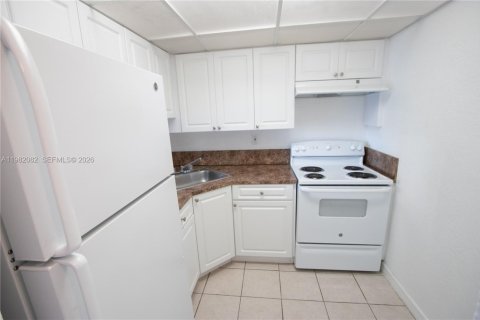 Condo in Miami, Florida, 1 bedroom  № 2045170 - photo 3