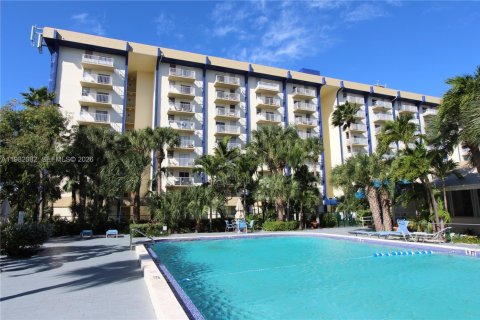Condo in Miami, Florida, 1 bedroom  № 2045170 - photo 23