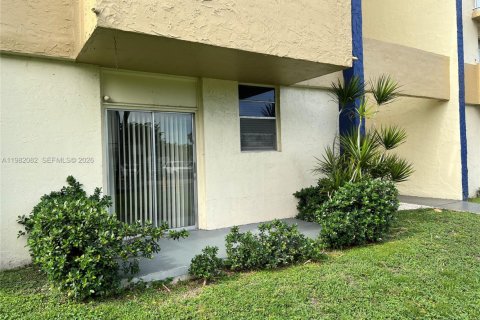 Condo in Miami, Florida, 1 bedroom  № 2045170 - photo 9