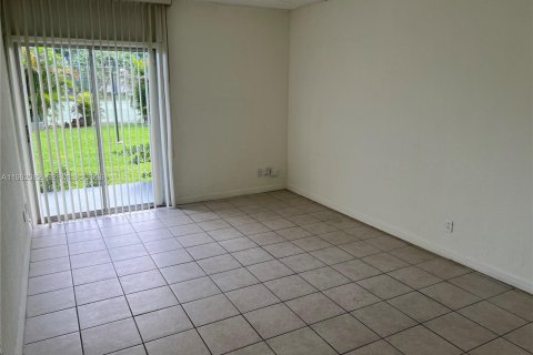 Condo in Miami, Florida, 1 bedroom  № 2045170 - photo 8
