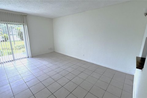 Condo in Miami, Florida, 1 bedroom  № 2045170 - photo 7