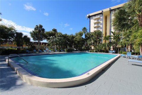 Condo in Miami, Florida, 1 bedroom  № 2045170 - photo 22