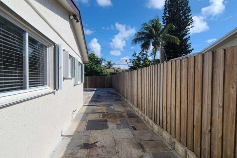 Villa ou maison à vendre à Deerfield Beach, Floride: 4 chambres, 125.42 m2 № 2387916 - photo 27