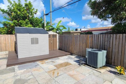 Villa ou maison à vendre à Deerfield Beach, Floride: 4 chambres, 125.42 m2 № 2387916 - photo 24