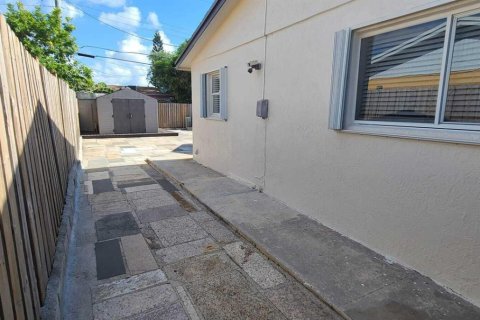 Villa ou maison à vendre à Deerfield Beach, Floride: 4 chambres, 125.42 m2 № 2387916 - photo 26