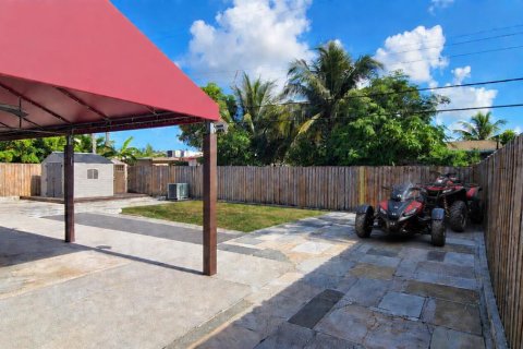 Villa ou maison à vendre à Deerfield Beach, Floride: 4 chambres, 125.42 m2 № 2387916 - photo 3