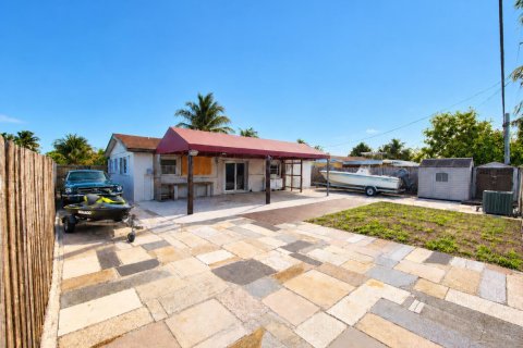 Villa ou maison à vendre à Deerfield Beach, Floride: 4 chambres, 125.42 m2 № 2387916 - photo 2