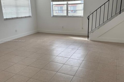 Кондоминиум с 2 спальнями в Хайалиа, Флорида № 2012334