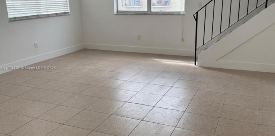 Кондоминиум с 2 спальнями в Хайалиа, Флорида № 2012334