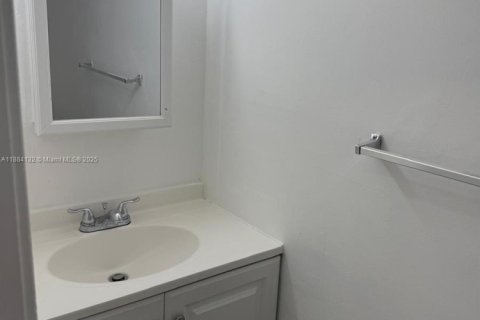 Купить кондоминиум в Хайалиа, Флорида 2 спальни, 92.9м2, № 2012334 - фото 4