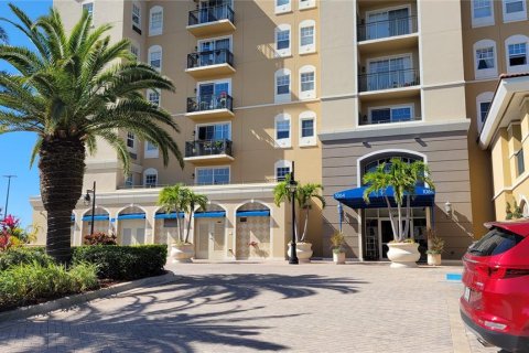 Condominio en alquiler en Sarasota, Florida, 2 dormitorios, 97.64 m2 № 1580341 - foto 3