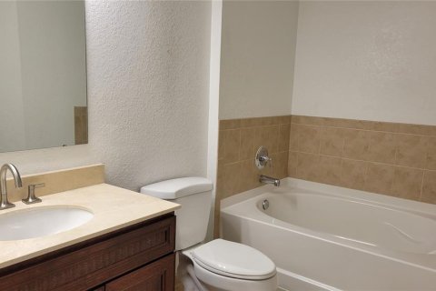 Condominio en alquiler en Sarasota, Florida, 2 dormitorios, 97.64 m2 № 1580341 - foto 12