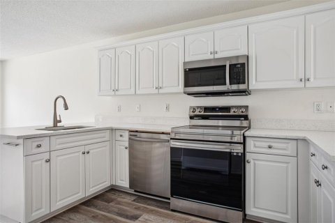 House in Sun City Center, Florida 2 bedrooms, 163.97 sq.m. № 1858010 - photo 4
