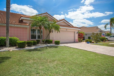House in Sun City Center, Florida 2 bedrooms, 163.97 sq.m. № 1858010 - photo 23