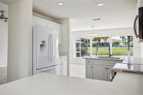 House in Sun City Center, Florida 2 bedrooms, 163.97 sq.m. № 1858010 - photo 5