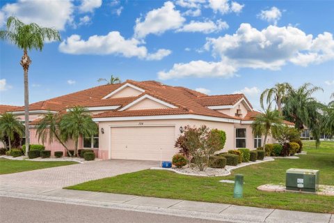 House in Sun City Center, Florida 2 bedrooms, 163.97 sq.m. № 1858010 - photo 2