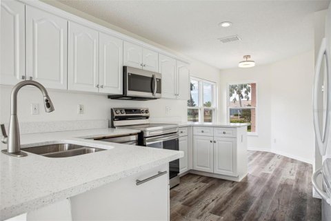 House in Sun City Center, Florida 2 bedrooms, 163.97 sq.m. № 1858010 - photo 3