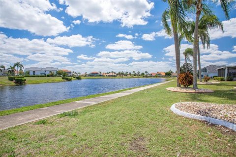 House in Sun City Center, Florida 2 bedrooms, 163.97 sq.m. № 1858010 - photo 25