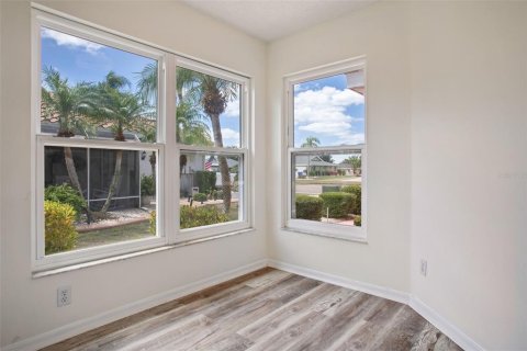 House in Sun City Center, Florida 2 bedrooms, 163.97 sq.m. № 1858010 - photo 7