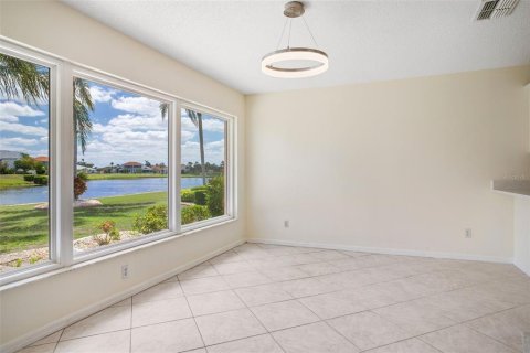 House in Sun City Center, Florida 2 bedrooms, 163.97 sq.m. № 1858010 - photo 6
