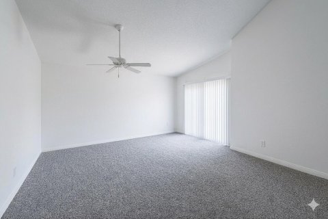 Villa ou maison à louer à West Palm Beach, Floride: 2 chambres, 142.7 m2 № 2272605 - photo 11