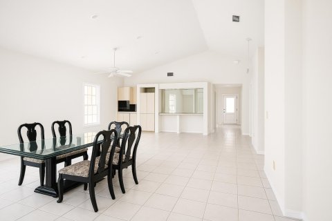 Villa ou maison à louer à West Palm Beach, Floride: 2 chambres, 142.7 m2 № 2272605 - photo 3